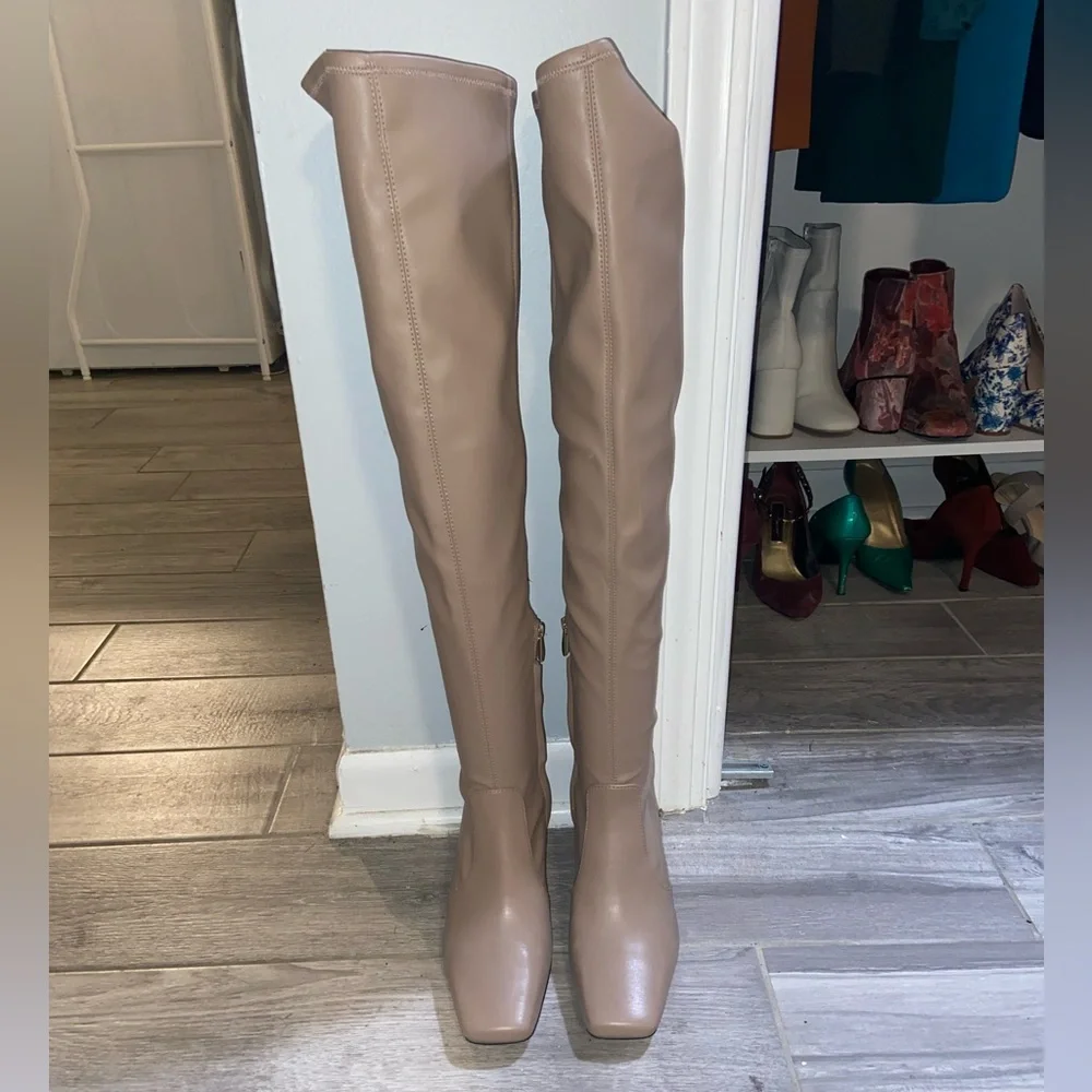 Franco Sarto Pisa Over the Knee Tan Boots with Gold Details 👢 size 8.5, Like New